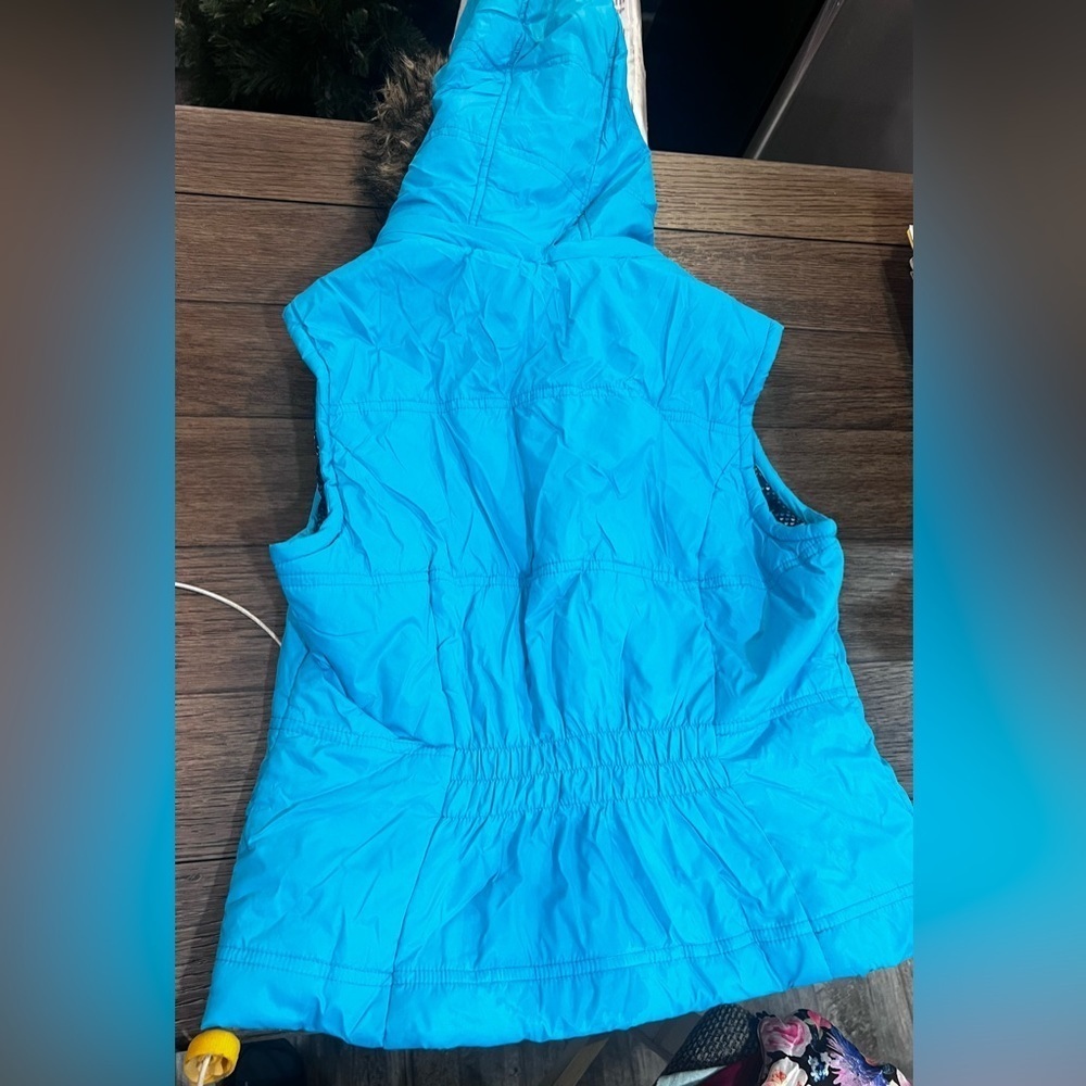 Vest​​​​ - Picture 3 of 5